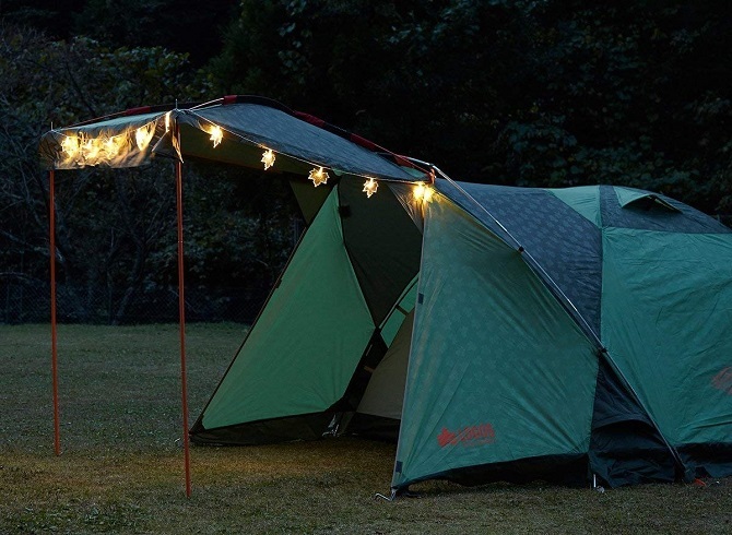 テントのキャノピーを飾るロゴス メイプルデコレーションライト