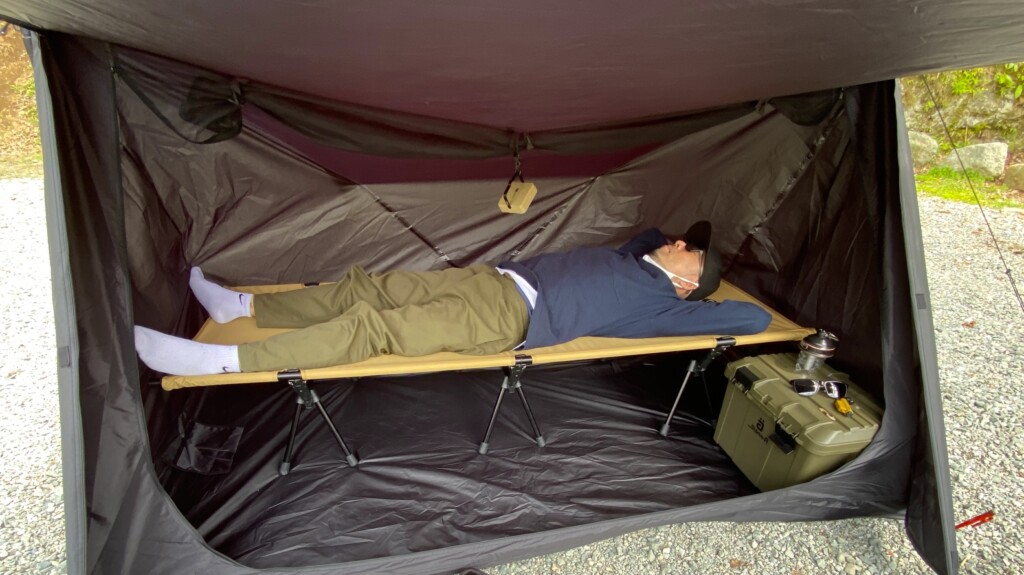 ソロキャンプのコット泊には2WAYコットがおすすめ！！高さに悩んだらハイとローのどっちも使えるコット を選ぼう！寝室にこだわれば快眠できてストレスも疲れも取れる！！